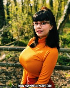 Soheila Clifford Tits Average Body Huge Brown Eyes